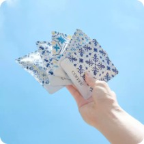 Blue porcelain coffee pouches